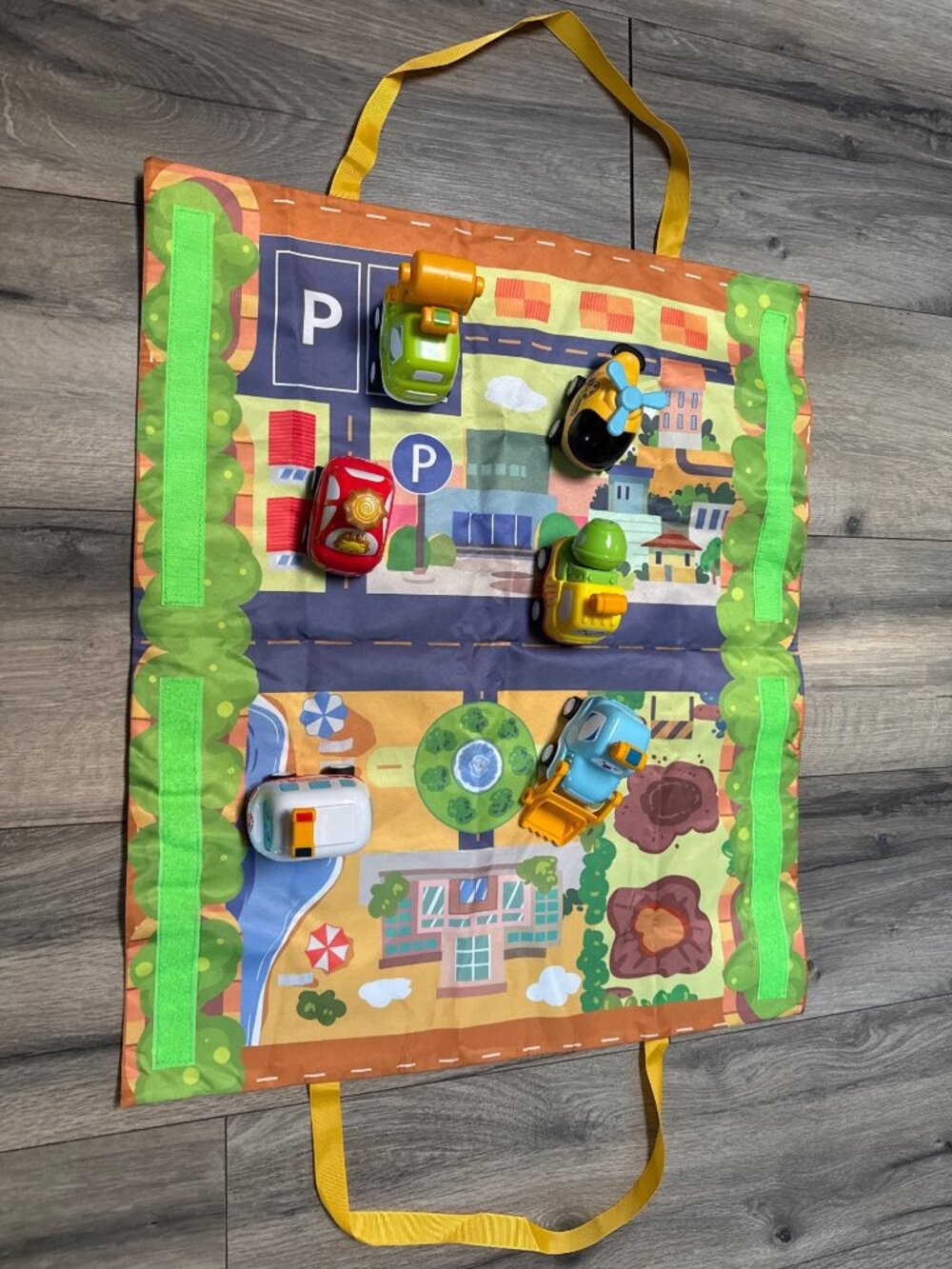 Haktoy Foldable City-Themed Play Mat With 6 Cartoon Toy Vehicles For Kids